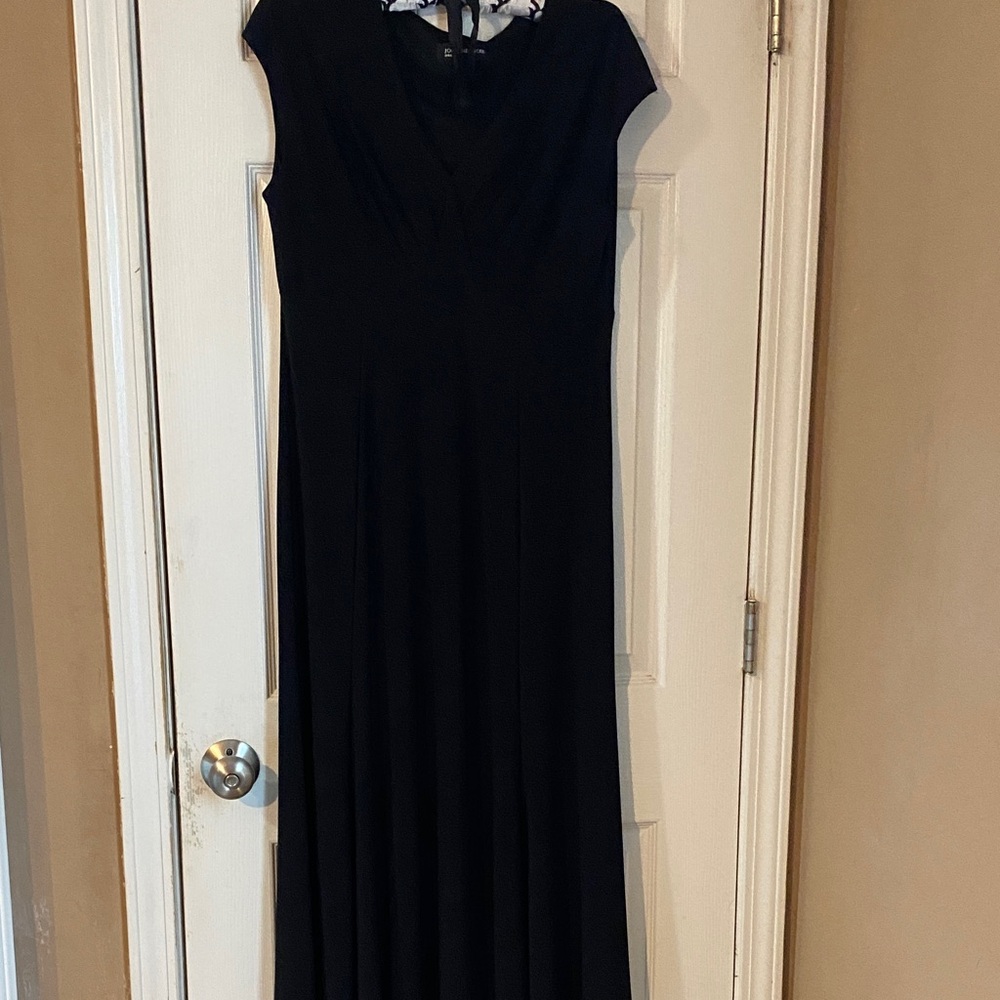 Jones New York Black Maxi Dress with Cap Sleeves